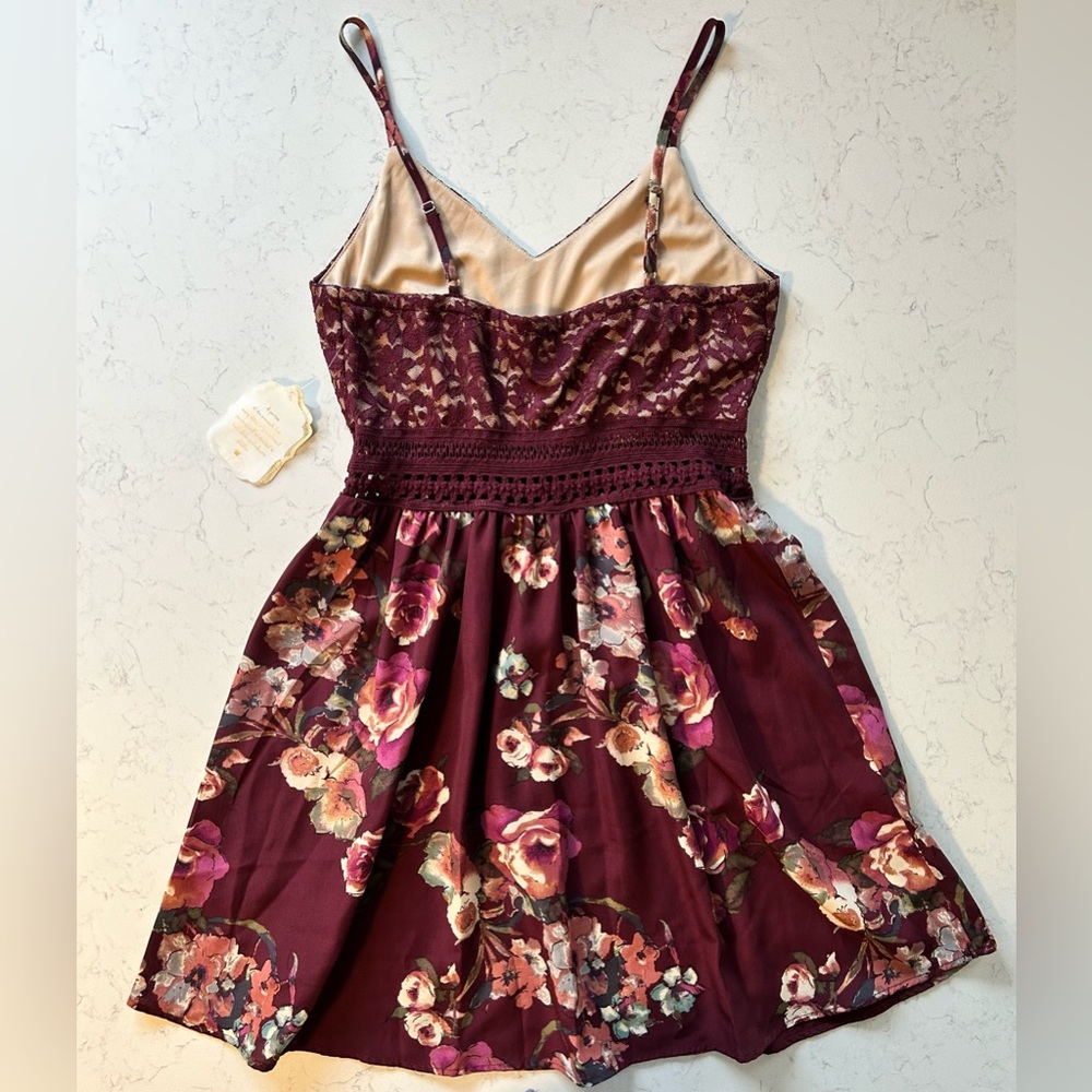 NWT Altar’d State Burgundy Floral Lace Bodice Dress Size Medium - Picture 5 of 16